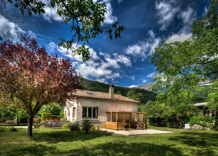 Couette-café L'enclos 3*